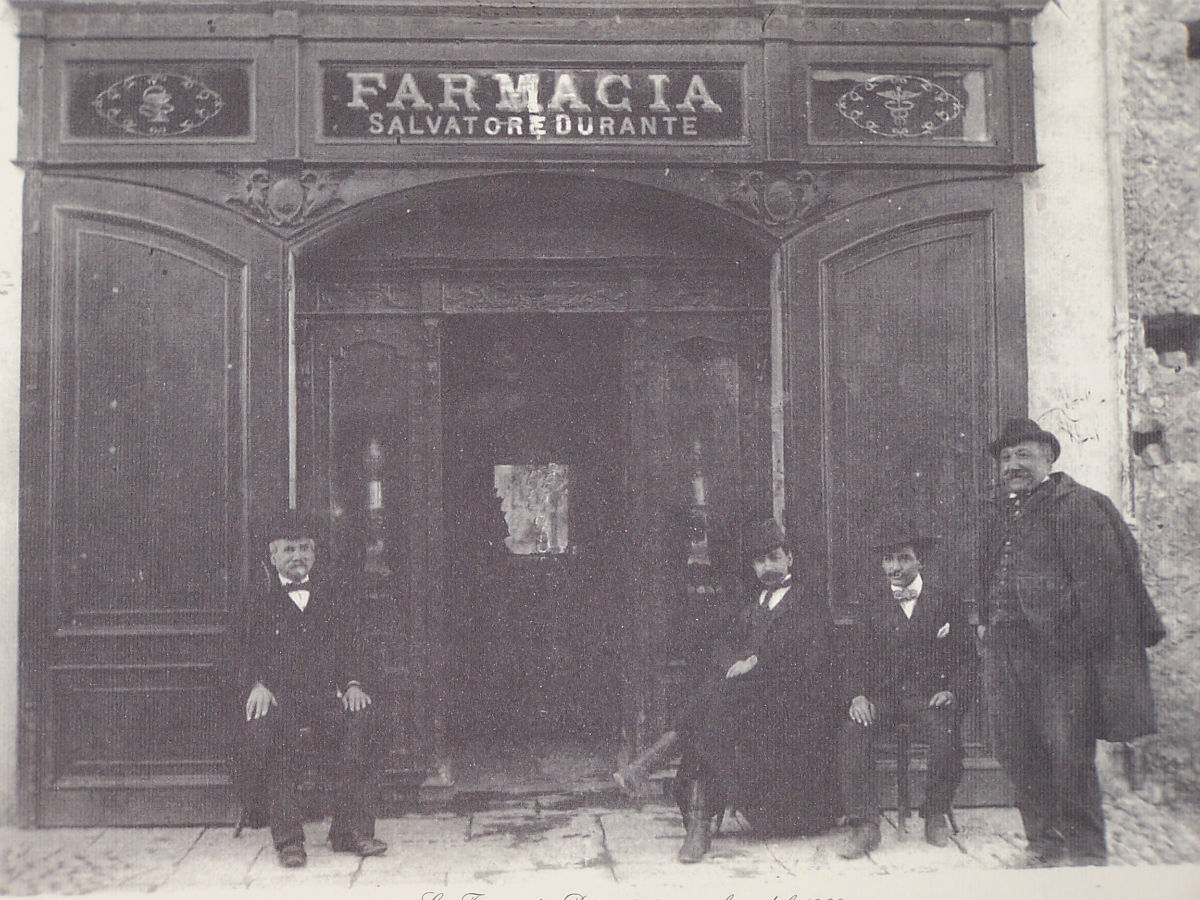 Foto antica farmacia (1902)