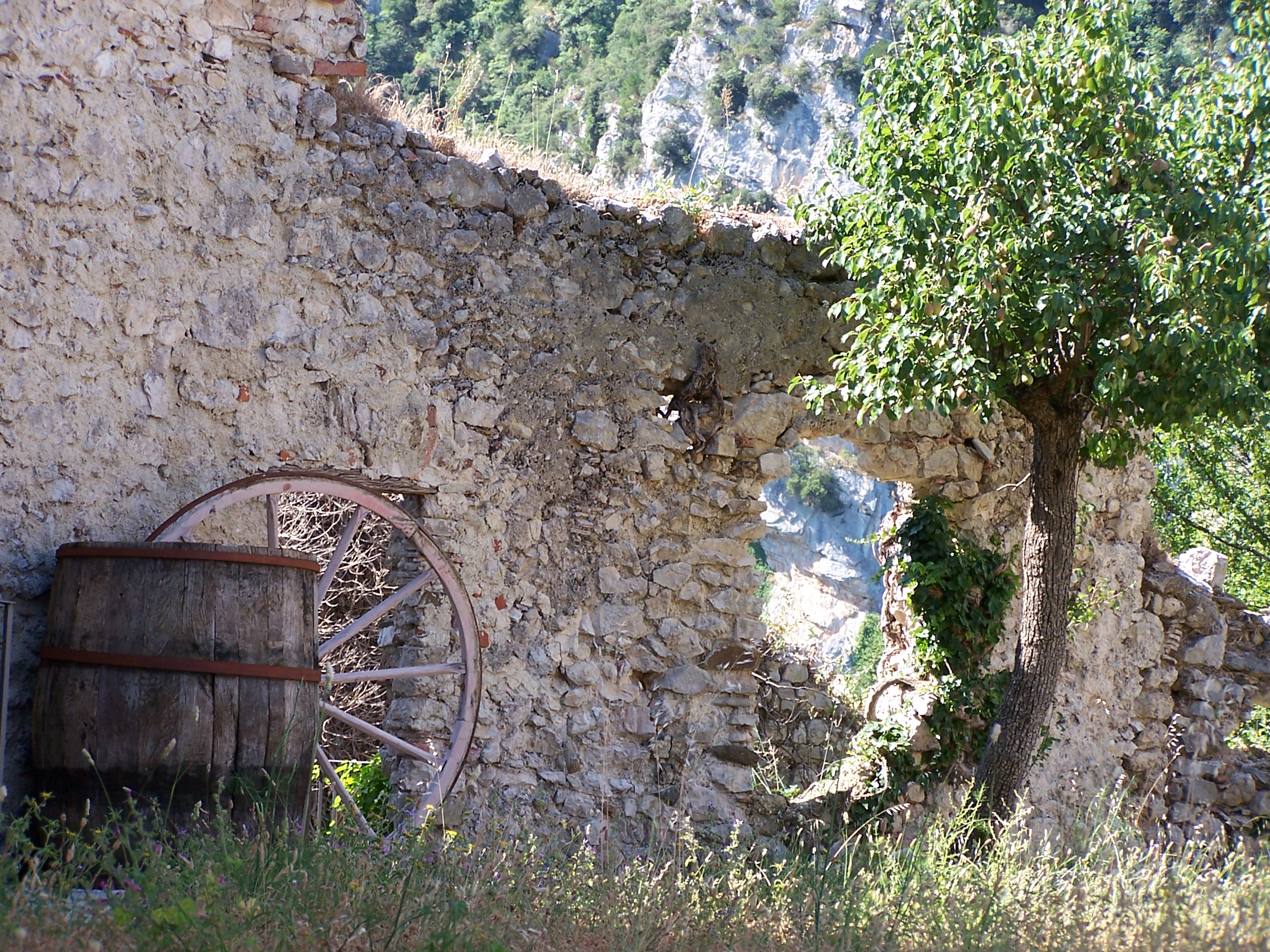 Castello Longobardo - Particolare ruderi