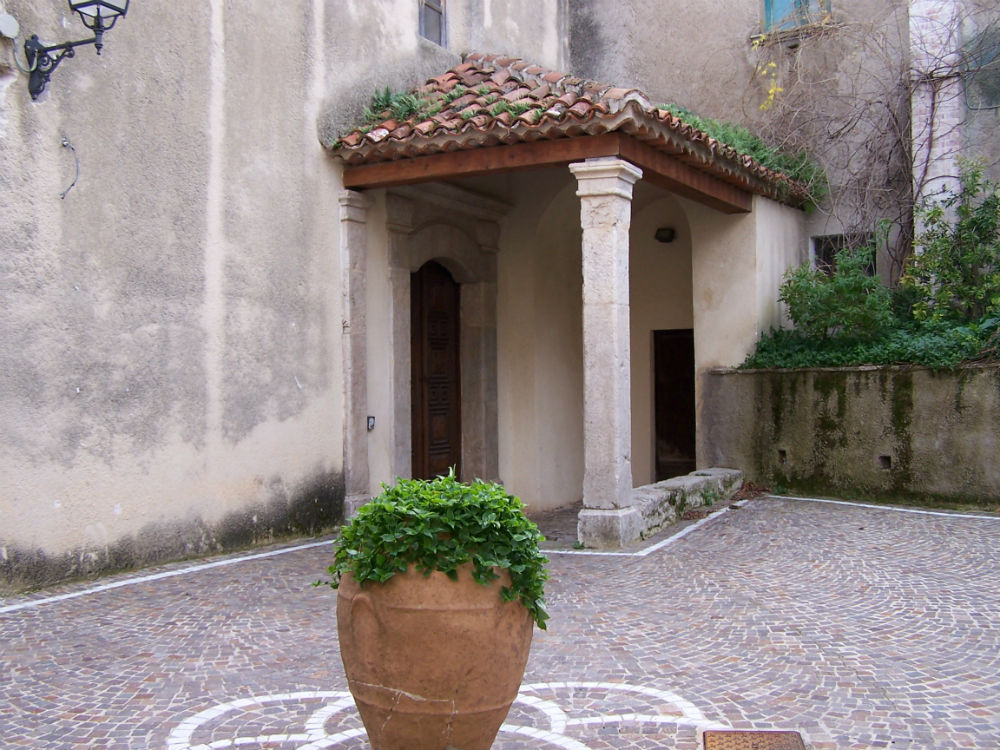 Chiesa dell'Annunziata - Portico di ingresso