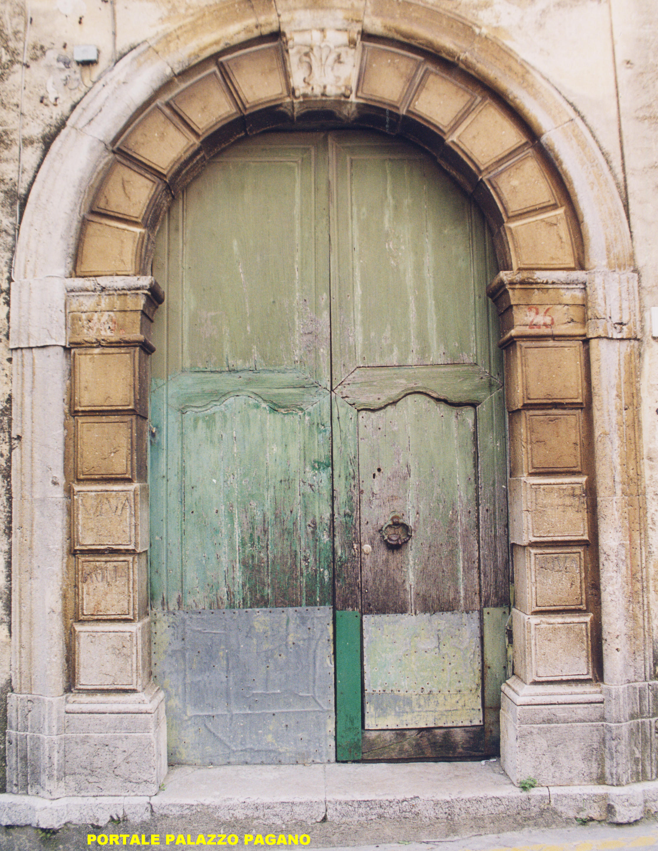 Portale palazzo famiglia Pagano (Via Collegiata)