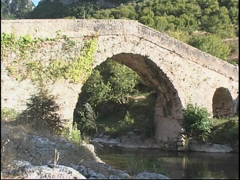 Fiume Calore - Ponte medievale a schiena d'asino